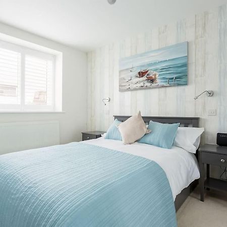 Stunning 2 Bed Apartment, Fabulous Sea View & 2 Minutes To Beach With Parking Bournemouth Eksteriør billede