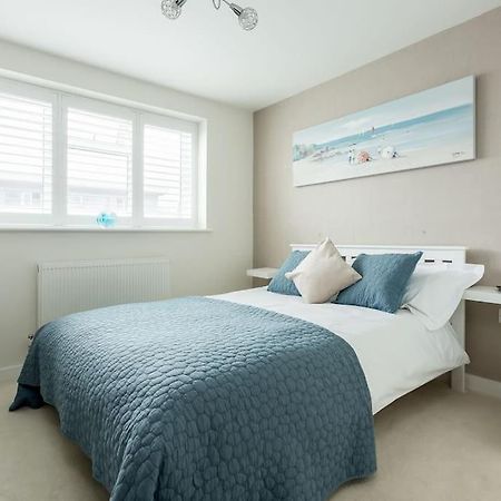 Stunning 2 Bed Apartment, Fabulous Sea View & 2 Minutes To Beach With Parking Bournemouth Eksteriør billede