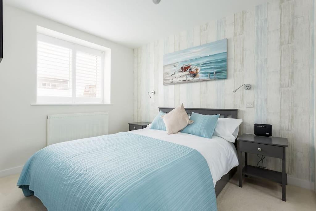 Stunning 2 Bed Apartment, Fabulous Sea View & 2 Minutes To Beach With Parking Bournemouth Eksteriør billede