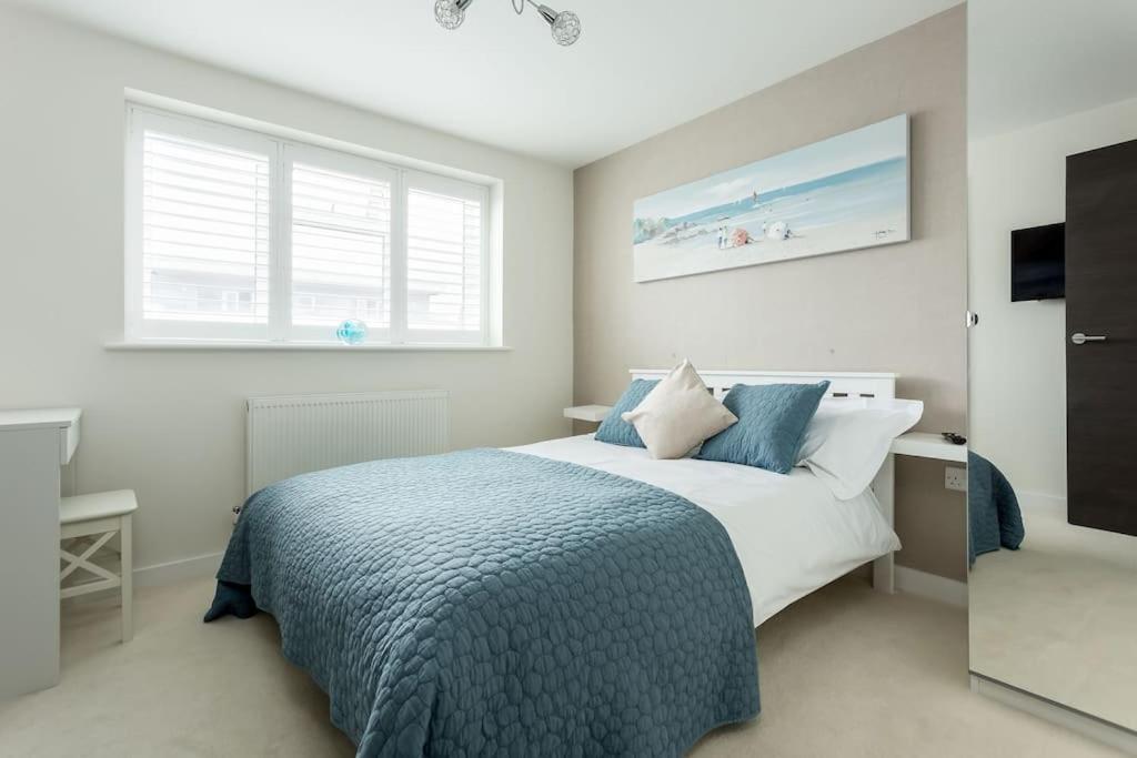 Stunning 2 Bed Apartment, Fabulous Sea View & 2 Minutes To Beach With Parking Bournemouth Eksteriør billede