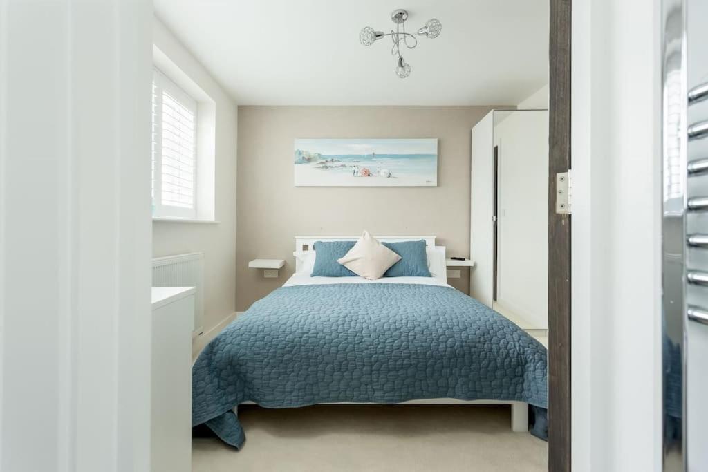 Stunning 2 Bed Apartment, Fabulous Sea View & 2 Minutes To Beach With Parking Bournemouth Eksteriør billede