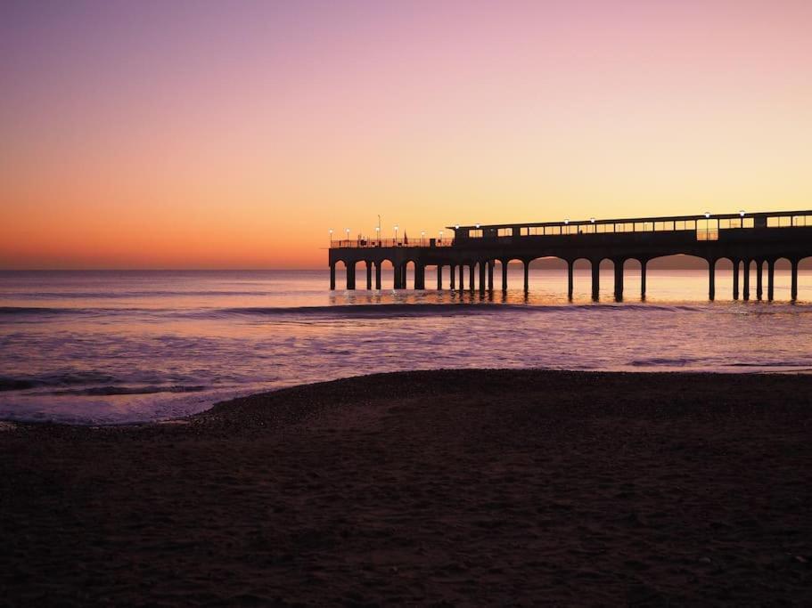 Stunning 2 Bed Apartment, Fabulous Sea View & 2 Minutes To Beach With Parking Bournemouth Eksteriør billede